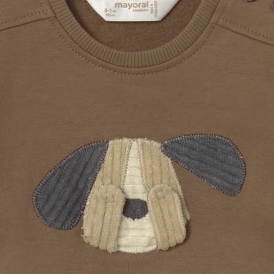 Camisola de bebé castanha com aplique de cachorro e botão no ombro