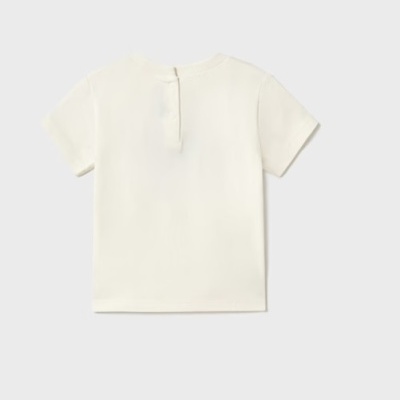 T-shirt branca de manga curta vista de costas com botão