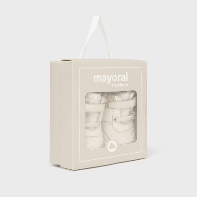 Caixa com botins de bebé Mayoral newborn cor creme