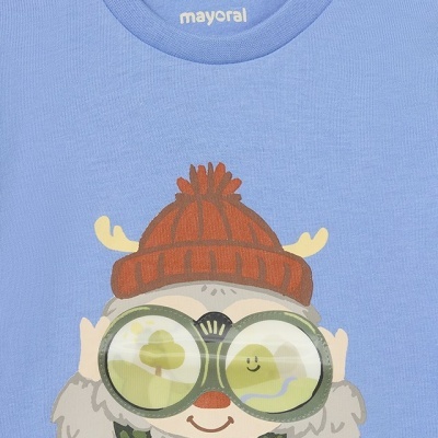 T-shirt azul clara com desenho de animal de óculos e gorro