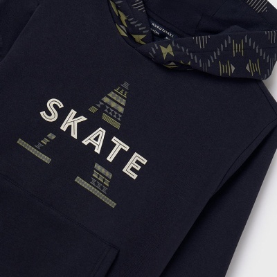 Sweatshirt preta com capuz padrão gráfico interior e texto skate no peito