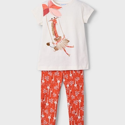 Conjunto infantil t-shirt branca com girafa e calças laranja com padrão de girafas