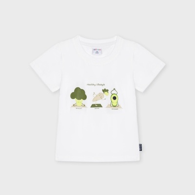 T-shirt branca de criança com estampa de vegetais animados