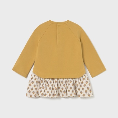 Vestido infantil amarelo mostarda com saia branca de flores