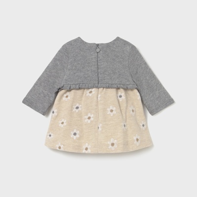 Vestido de bebé cinza e bege com flores brancas e cinzentas