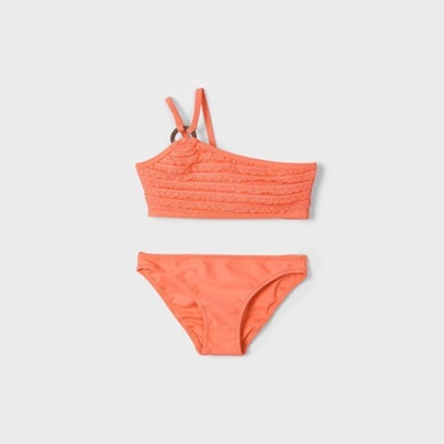 Biquíni laranja de duas peças com parte superior assimétrica e parte inferior lisa