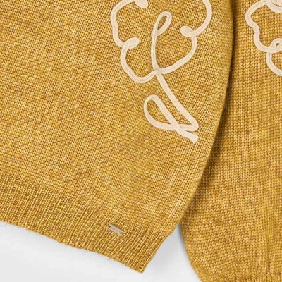 manga de camisola amarelo mostarda com flor bordada branca