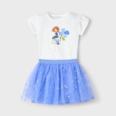 Vestido infantil branco com estampa e saia azul de tule bordado