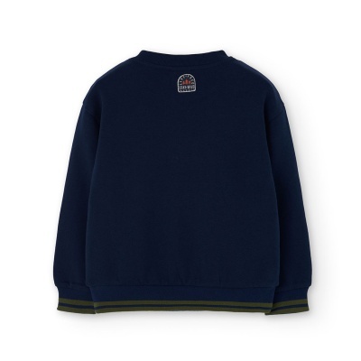 Sweatshirt azul escuro de criança com gola redonda e riscas verdes e pretas nas bainhas