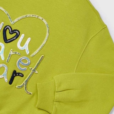 Sweatshirt verde com bordado de coração e texto