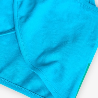 Máscara facial de tecido azul turquesa