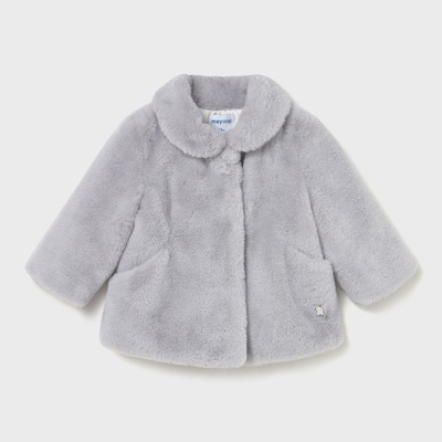 casaco infantil cinzento claro de pelo sintético com gola arredondada