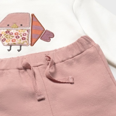 conjunto infantil com sweat branco e calças rosa