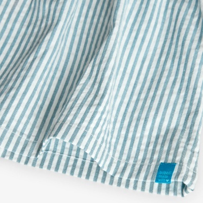 tecido de algodão riscado azul e branco com etiqueta azul