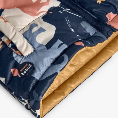 Casaco acolchoado infantil padrão multicolorido com fecho de correr e botão decorativo