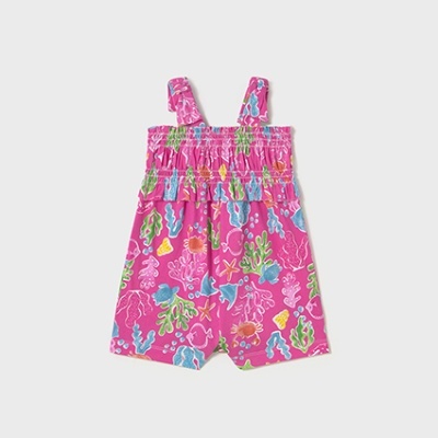 Macacão curto infantil rosa com padrão marinho colorido e alças fixas