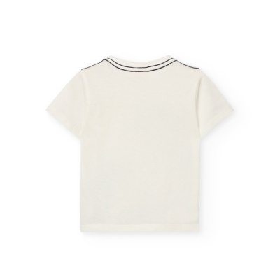 T-shirt infantil branca de manga curta com gola detalhada em linhas finas azuis