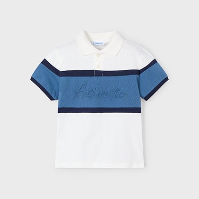 Polo de menino branco com risca azul e palavra bordada