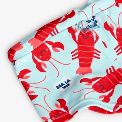 Tecido azul claro com lagostas vermelhas e etiquetas boboli e SEA LA VIE