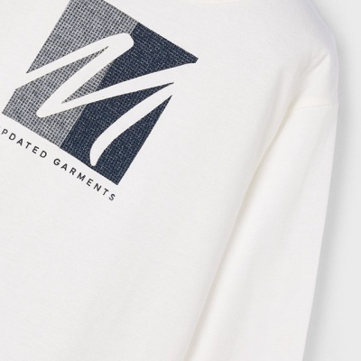 Camisola branca de manga comprida com logótipo M e texto