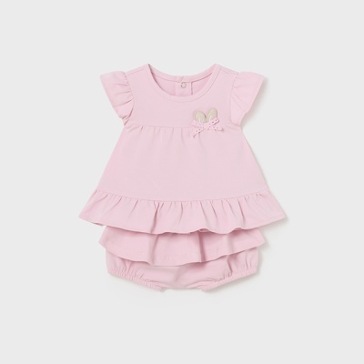 Conjunto de bebé rosa com vestido e peça inferior