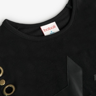 Camisola preta com gola redonda e detalhe metálico dourado