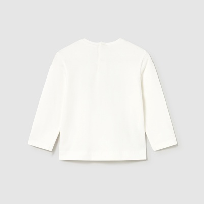 Camisola branca de manga comprida com corte simples e tecido liso