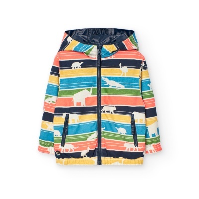 Casaco infantil colorido com padrão de riscas e animais, capuz e fecho de correr.