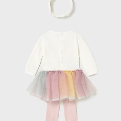Conjunto infantil branco com saia de tule colorida e leggings cor de rosa com faixa de cabeça branca