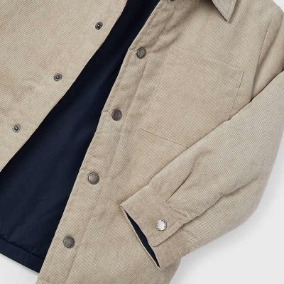 Casaco bege de bombazine com forro azul escuro e botões metálicos