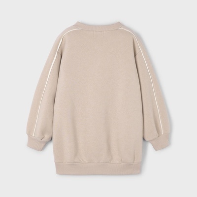 casaco bege claro de manga comprida com riscas brancas