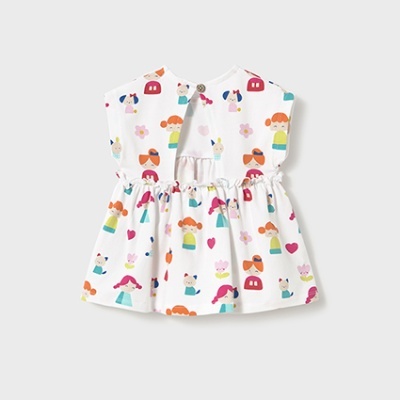 Vestido de criança branco com padrão colorido de bonecas, corações e flores