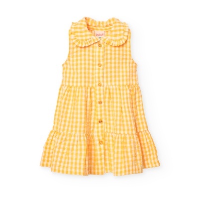 Vestido amarelo xadrez para criança com botões e gola folhada.