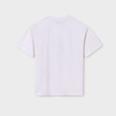 T-shirt branca de manga curta vista pelas costas