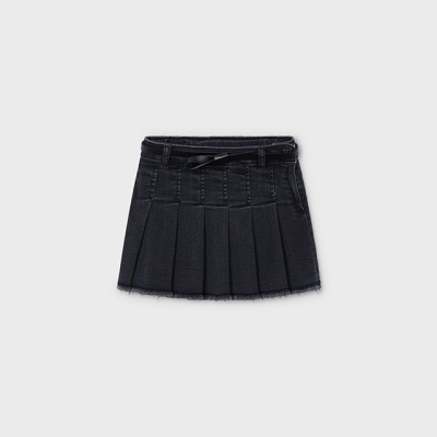 Saia curta preta de denim com pregas e cinto fino