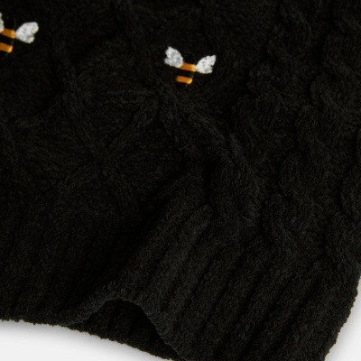Camisola preta de malha com padrão em relevo e bordados de abelhas