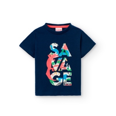 T-shirt infantil azul escura com estampa colorida e palavra SAVAGE