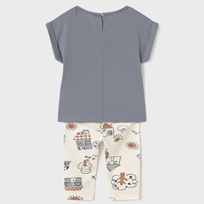Conjunto infantil com t-shirt cinzenta e calças estampadas em fundo branco