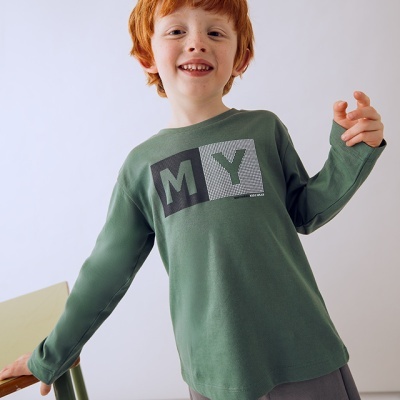 Camisola verde de manga comprida para criança com letras MY na frente