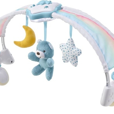 Arco musical para berço com almofadas penduradas de urso, lua e estrela