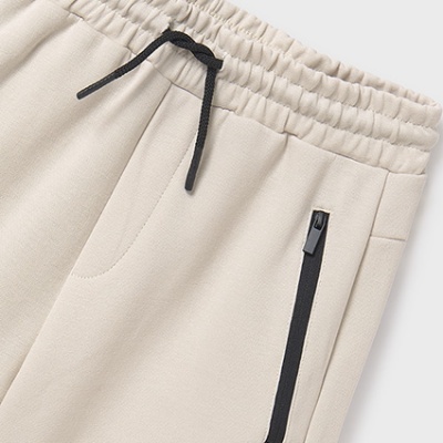 Calças de treino bege claras com cintura elástica e bolso com fecho preto