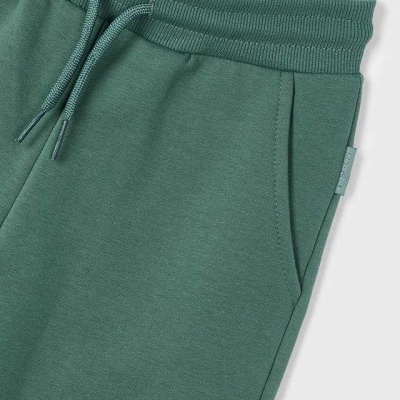 Calças verdes com cintura elástica e cordão