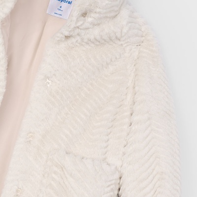 Casaco infantil branco Mayoral com padrão zig-zag e bolso
