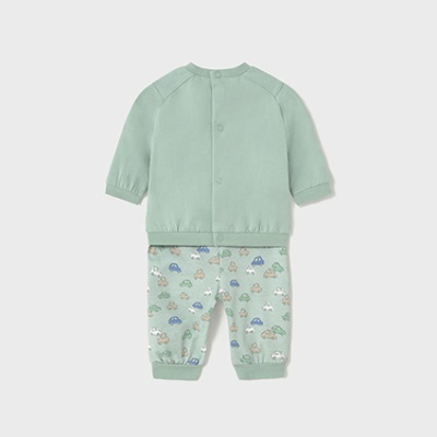 Conjunto bebé verde com camisola de botão e calças estampadas