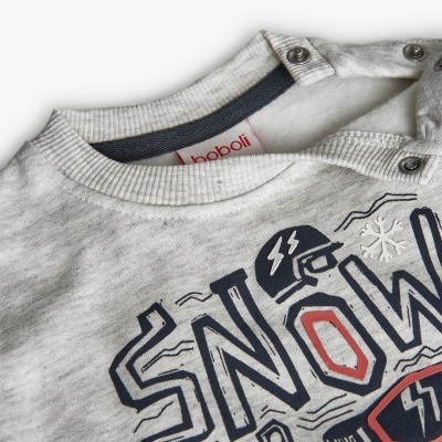 Camisola cinza clara de bebé com estampado 'SNOW' e botões no ombro