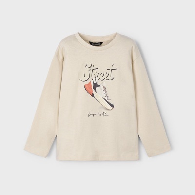 Camisola bege de manga comprida com estampado de ténis e texto frontal