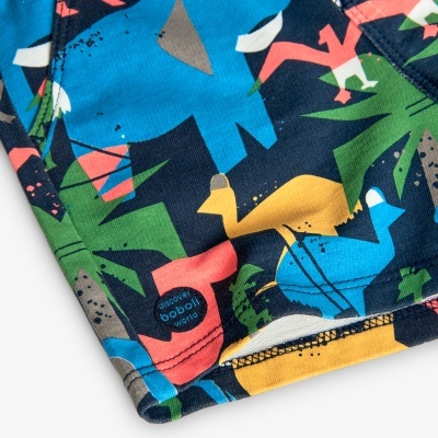 tecido estampado colorido com etiqueta discover dobell world