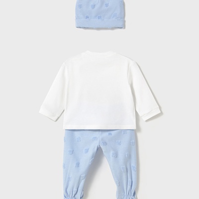 Conjunto roupa bebé azul e branco com gorro de orelhas e textura em cubos