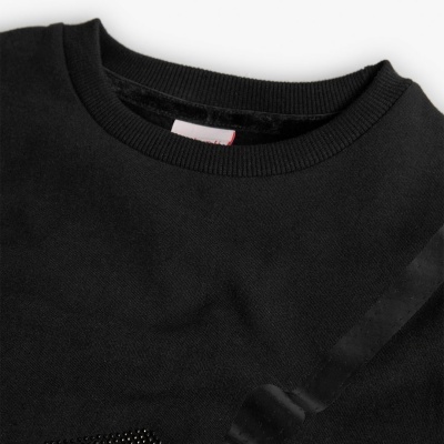 T-shirt preta com gola redonda e estampa geométrica preta