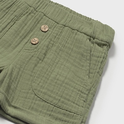 Calções verdes texturados com cós elástico e botão